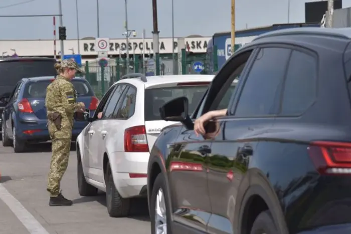 Нардепа вразила відповідь ДПСУ про статистику виїзду за кордон чоловіків 18-22 років