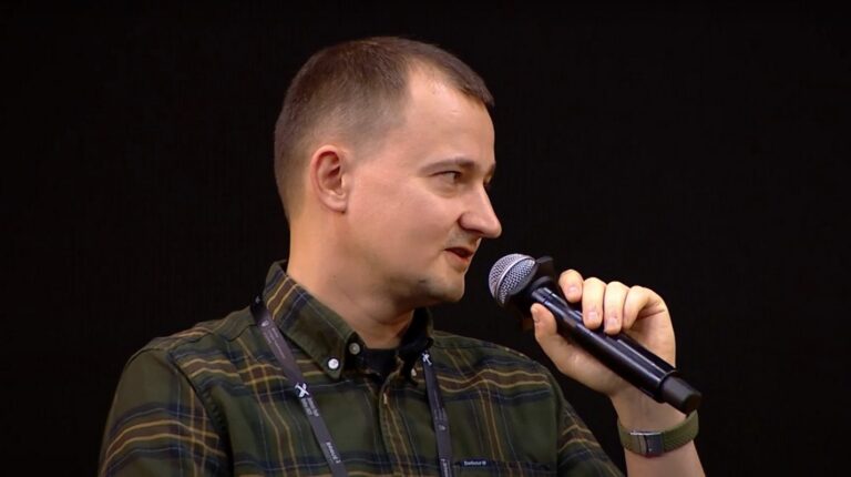 Мають визнавати помилки та пояснювати ціни: Тарас Чмут розповів, як “Повернись живим” обирає виробників зброї