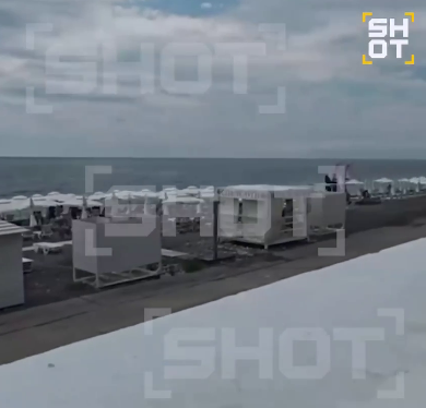 У Сочі паніка через дронову атаку: закрили аеропорт і евакуюють людей (відео)