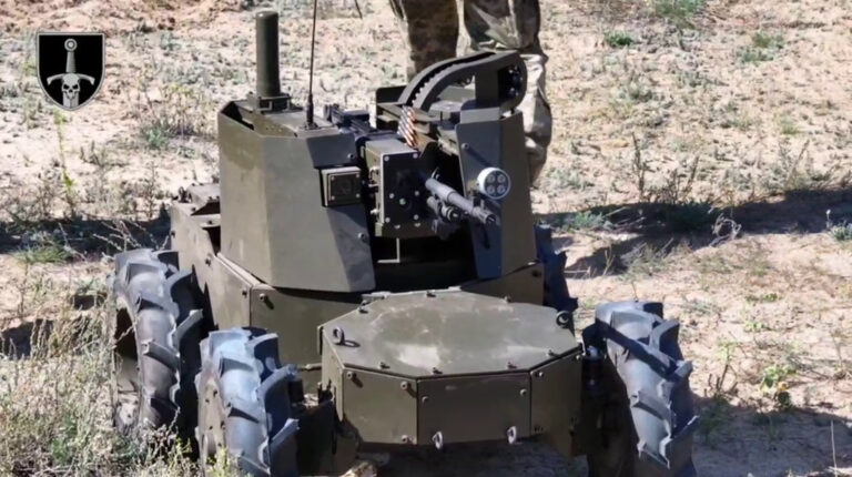 У 33-й бригаді показали НРК “Лють” з кулеметом, який стріляє краще за людину