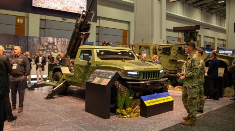 У США показали оновлену мобільну гаубицю Hawkeye, попередника якої тестували в Україні