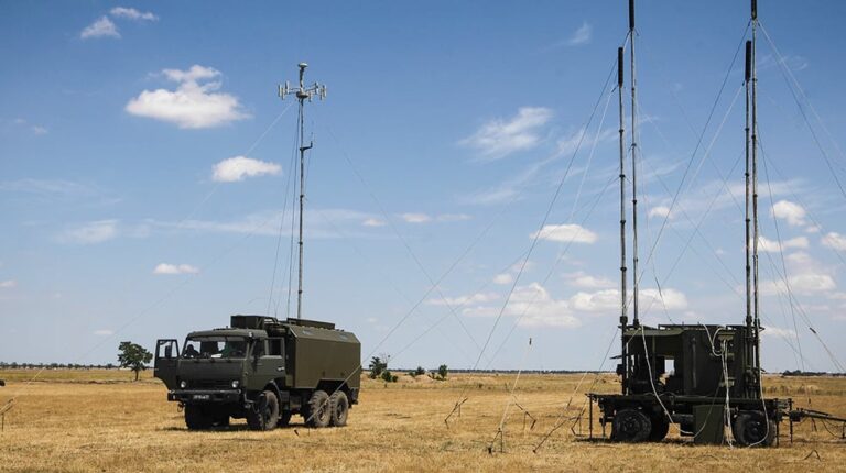 Сили безпілотних систем спалили рідкісну російську станцію РЕБ “Житель”