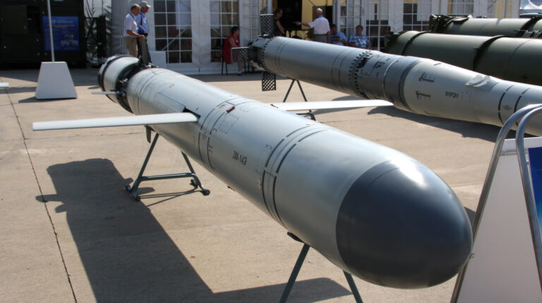 Міноборони Росії замовило 56 крилатих ракет “Калібр” з ядерною боєголовкою – “Мілітарний”