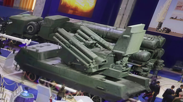 Північна Корея показала на оборонній виставці свою версію російського ЗРГК “Панцирь”