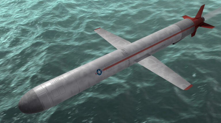 Якщо Україна отримає ракети Tomahawk, американські підрядники допоможуть з їхнім використанням – FT