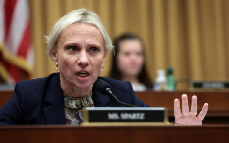 Конгресвумен Спартц закликає українців змиритися з окупацією та змінити лідера – The Telegraph