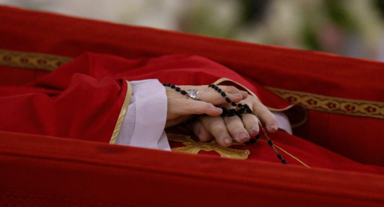 У Ватикані прощаються з Папою Франциском: де і коли дивитись трансляцію похорону