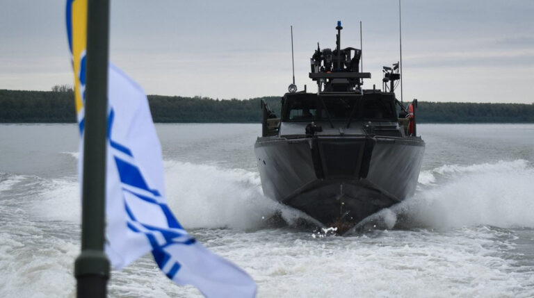 ВМС ЗСУ поповнилися новими швидкісними катерами Combat Boat 90