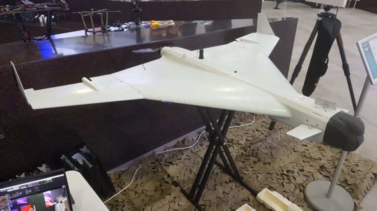 Росіяни показали новий дрон-камікадзе “Клин”, який самостійно виявляє та атакує цілі