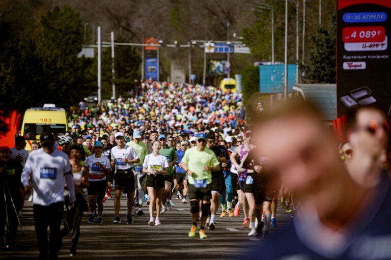 Двоє бігунів померли під час напівмарафону у Казахстані
