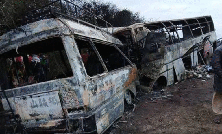 Зіштовхнулися туристичний та весільний автобуси: 38 чоловік загинуло у ДТП в Танзінії