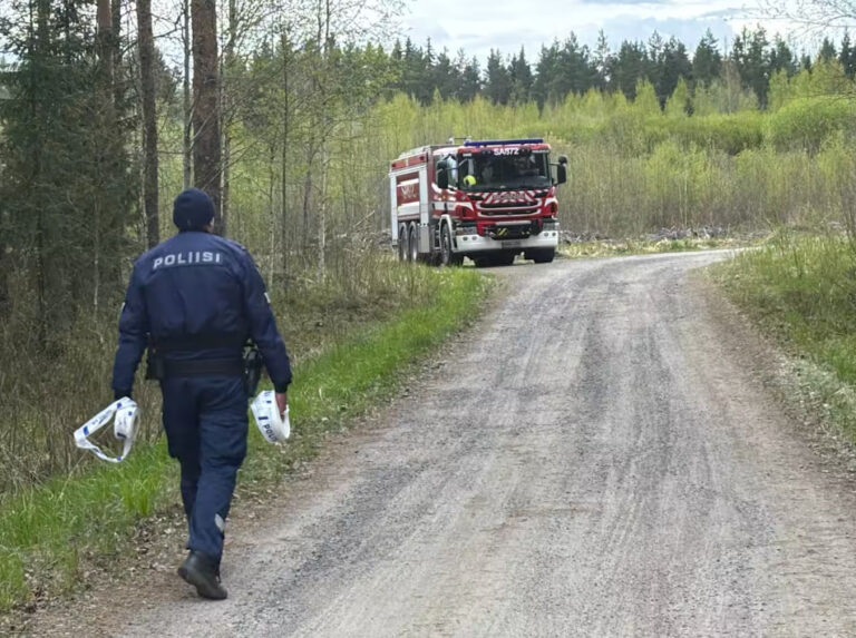 У Фінляндії зіткнулися два цивільні гелікоптери: над місцем аварії кружляє ще один