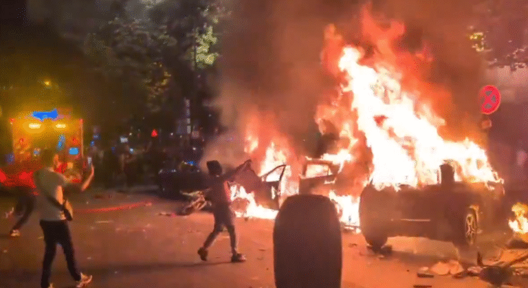 Париж у вогні після розгромної перемоги ПСЖ: Святкування фанів переросли у масові заворушення (відео)