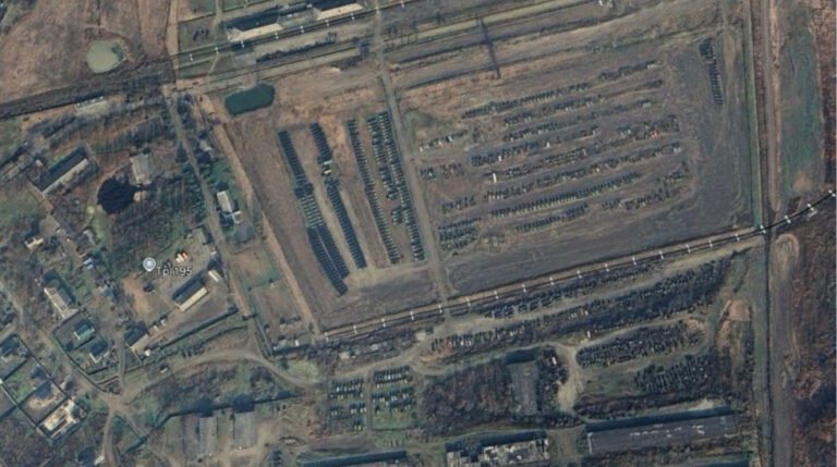 Одна з найбільших російських баз зберігання бойових машин МТ-ЛБ майже спорожніла