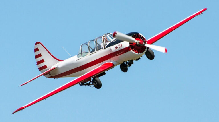 Волонтери з Нідерландів передали Україні літак Як-52 для боротьби з російськими дронами