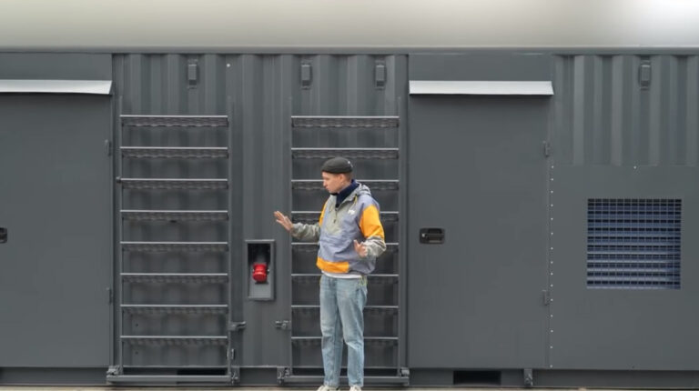 Українське бюро створило майстерню, яка може одночасно заряджати 84 акумулятори БПЛА