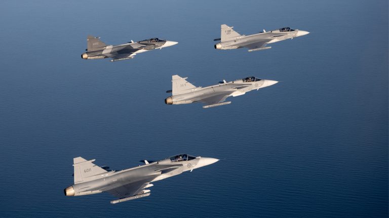 Стаття
                    250 літаків на папері. Як ставитись до угод постачання Україні європейських Rafale і Gripen