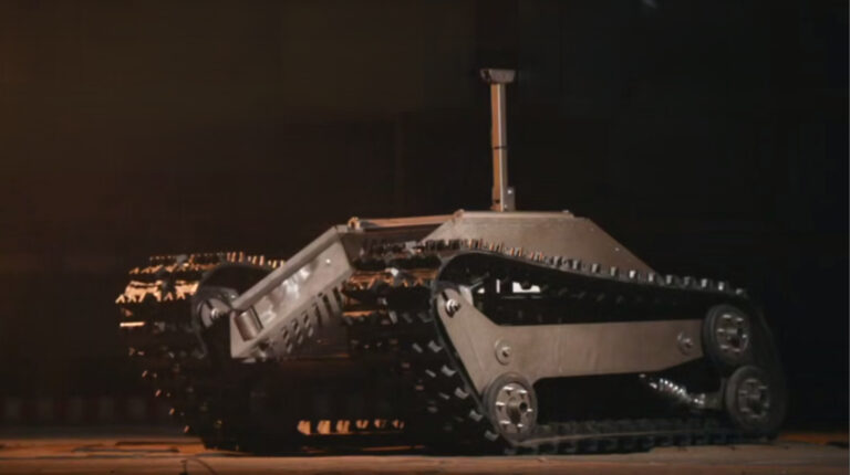 В Росії представили компактний наземний дрон “Странник V2” для перевезення протитанкових мін