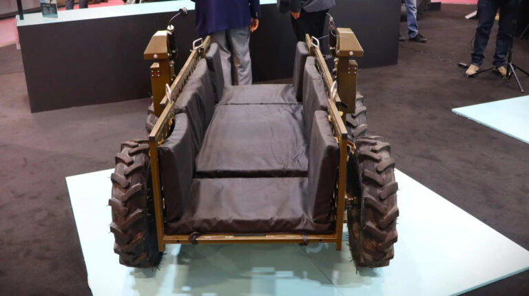 У Франції представили наземний дрон зі Starlink, який використовується в Україні