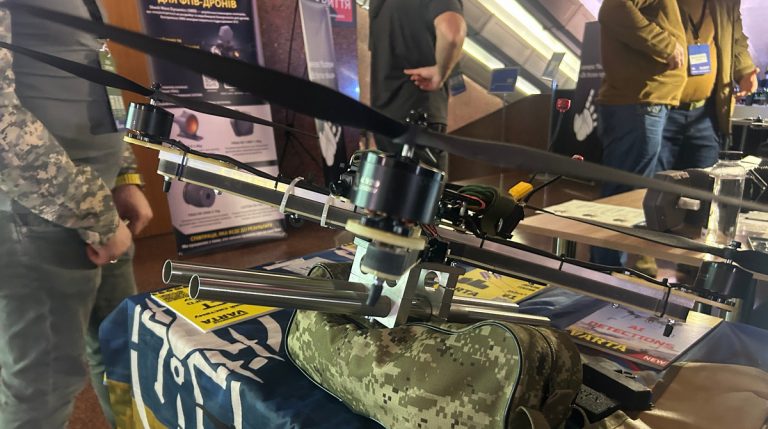 Дрон із рушницею: українська Varta презентувала систему для перехоплення малих безпілотників