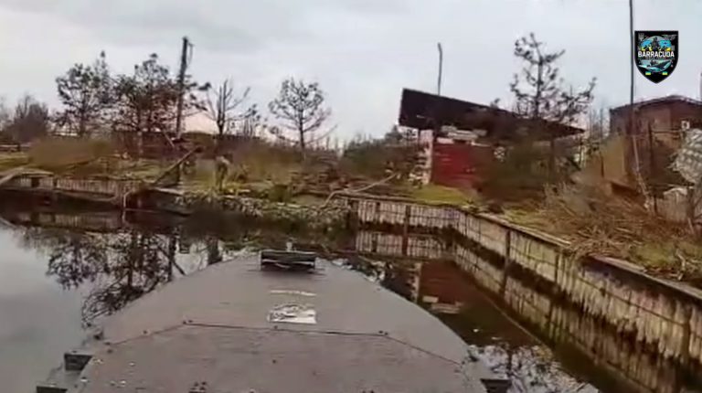 Військові показали, як катер-дрон Barracuda підірвав човен та логістичну базу окупантів