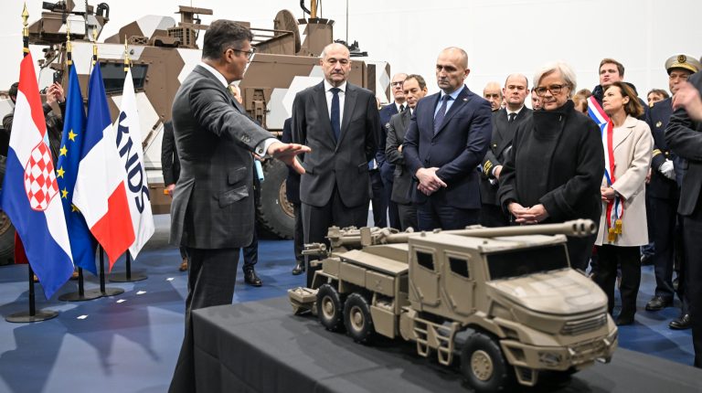 Хорватія посилює армію французькими артустановками CAESAR і бронемашинами Serval