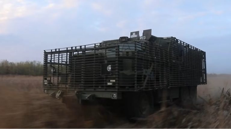Військові показали, як використовують британську бронемашину Mastiff