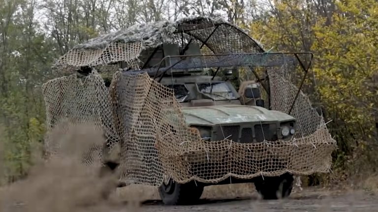 “Пережив” наїзд на протитанкову міну. Військові показали американський броньовик Oshkosh