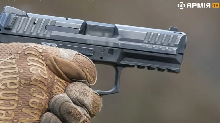 Військові показали пістолети Heckler&Koch та CZ, якими працюють бійці ССО