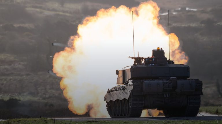 Британський танк Challenger 3 успішно пройшов перші бойові стрільби з екіпажем