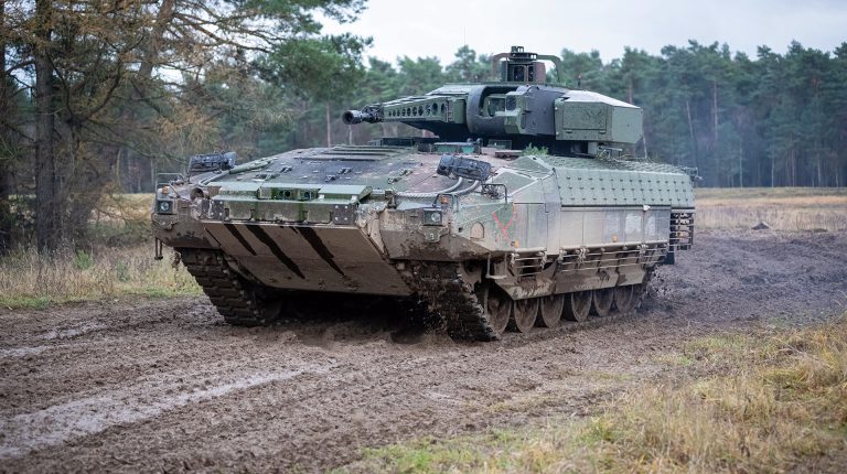 Німецька Rheinmetall виготовить сотні тисяч 30-мм боєприпасів для БМП Puma
