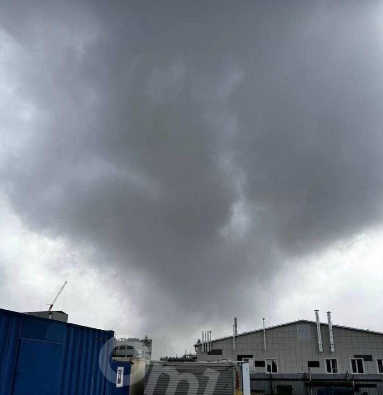 Потужний вибух пролунав на нафтопереробному заводі в російському Омську