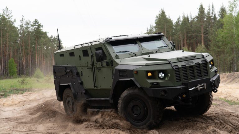 “Українська бронетехніка” розкрила вартість та деталі про свій броньовик “Варта-2”