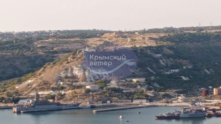 У порт Севастополя увійшов великий російський десантний корабель