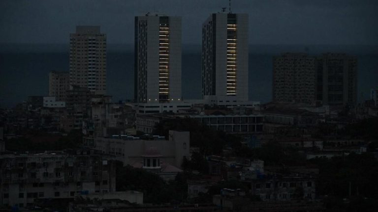 Куба у темряві: третю добу жителі острова залишаються без електроенергії