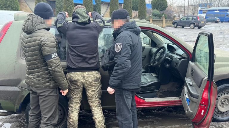 Військового викрили на незаконному збуті зброї, у нього знайшли 549 дронів