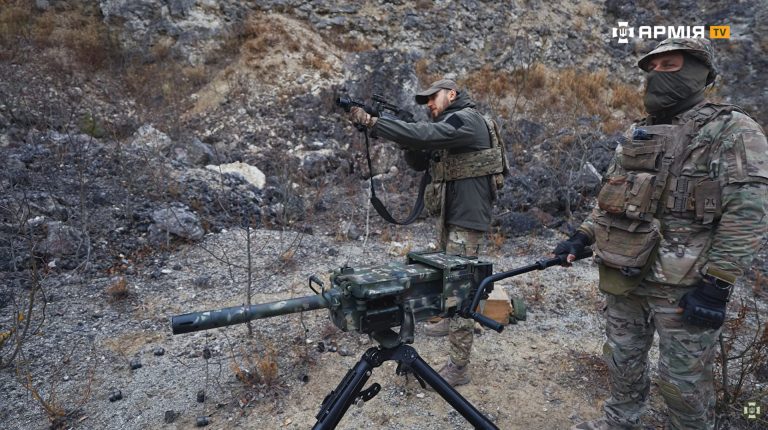 Бійці ССО порівняли два 40-мм гранатомети: сотні пострілів за хвилину та осколки до 15 м