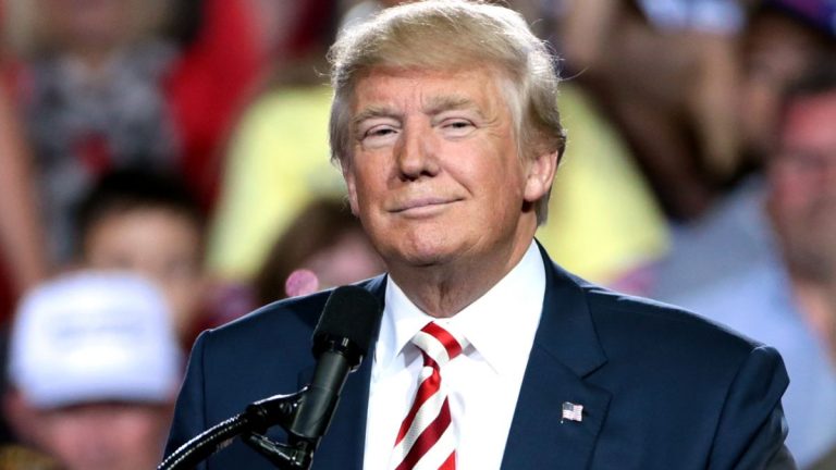 Біля мітингу Трампа знову затримали людину зі зброєю