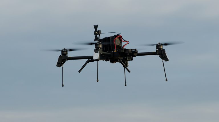 Українська компанія Frontline Robotics представила оновлену версію бомбера “Лінза”