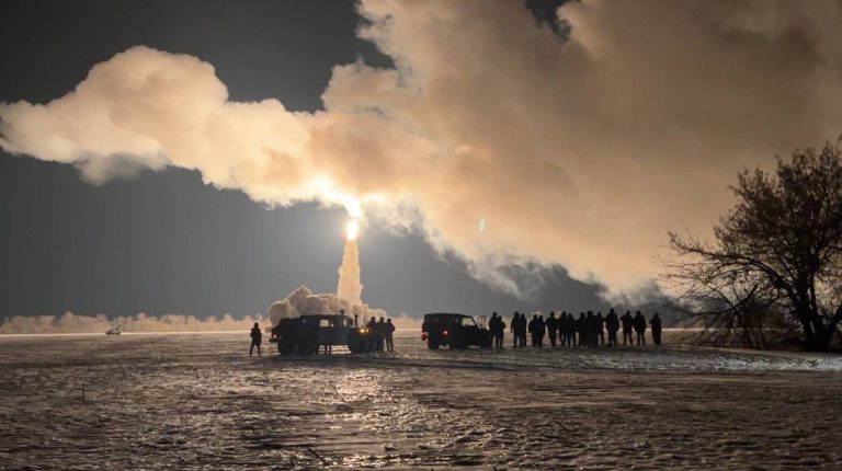 В Fire Point показали запуск ракет FP-5 “Фламінго” по арсеналу боєприпасів в РФ