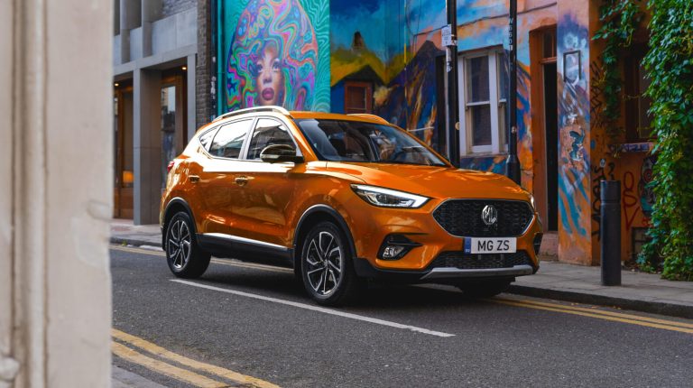 Через загрозу витоку даних: Польща не пускатиме китайські авто на військові бази