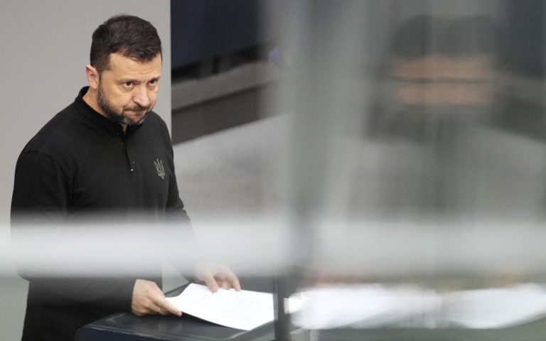 Головне завдання українських військових на полі бою: Зеленський назвав версію