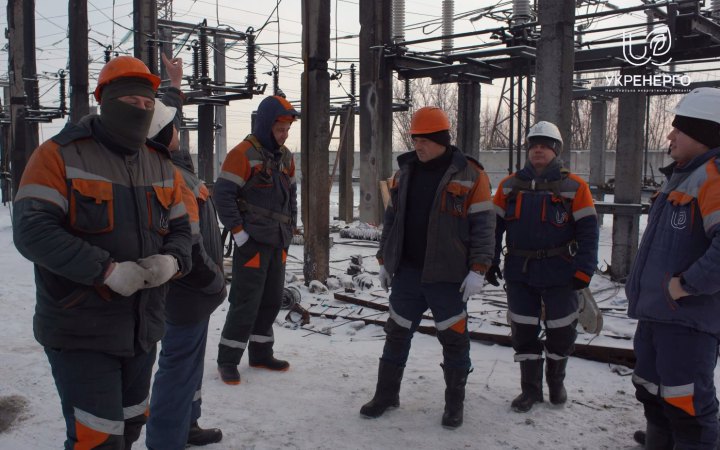 Енергетики відновлювальних бригад отримуватимуть по 20 тисяч гривень доплат щомісяця, – Свириденко