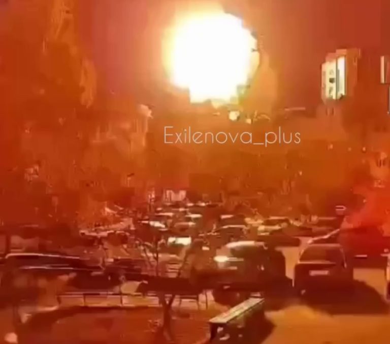 У Бєлгородській області ракета російського ППО влучила у багатоповерхівку — з’явилося відео моменту вибуху