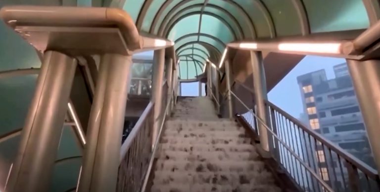 У Гонконгу місто пішло під воду: Такої зливи не було понад 140 років