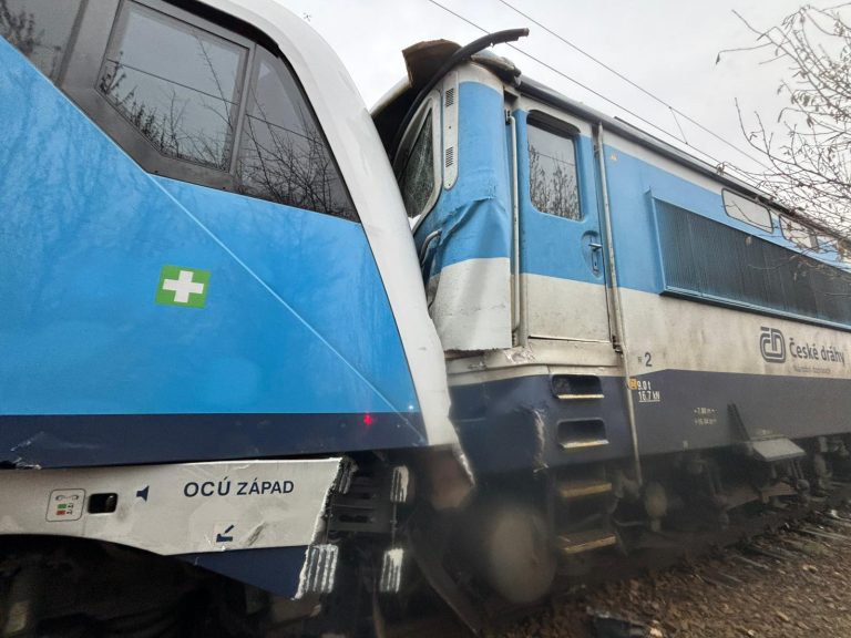 У Чехії лоб у лоб зіткнулися два поїзди: постраждали близько півсотні людей