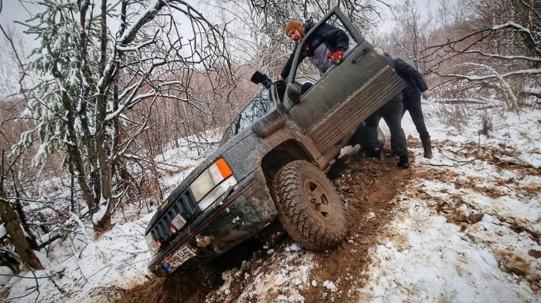 Стаття
                    Екстремальне водіння для військових. Як київські гонщики навчають захисників виживанню на дорогах
