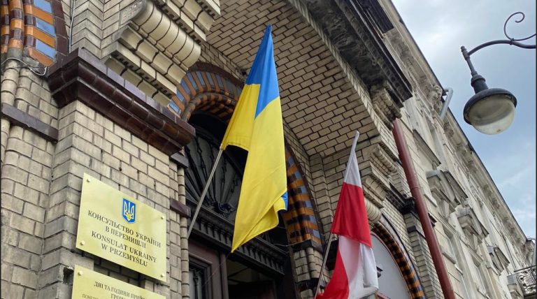У Польщі зірвали прапор України з будівлі почесного консульства
