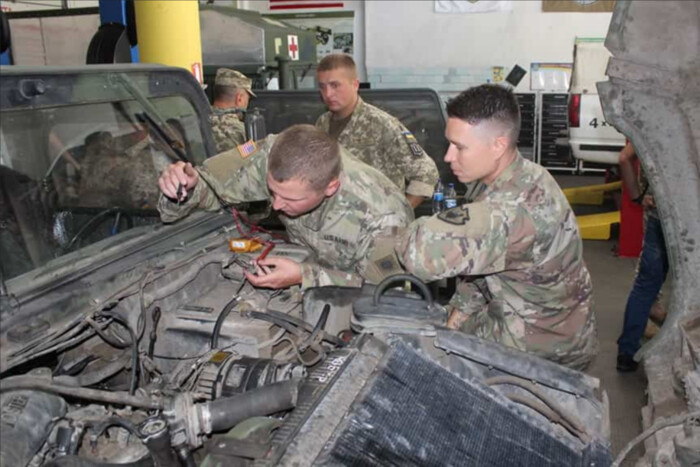 США можуть відправити військових підрядників в Україну, – CNN