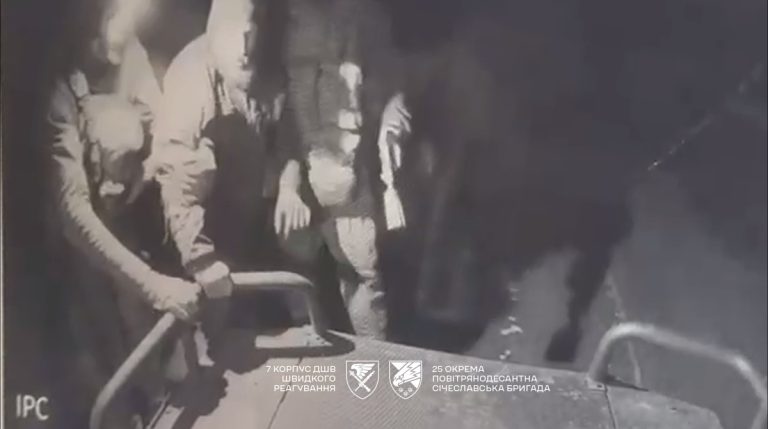 НРК із пораненим витримав удар FPV, після ворожої атаки бійця успішно евакуювали